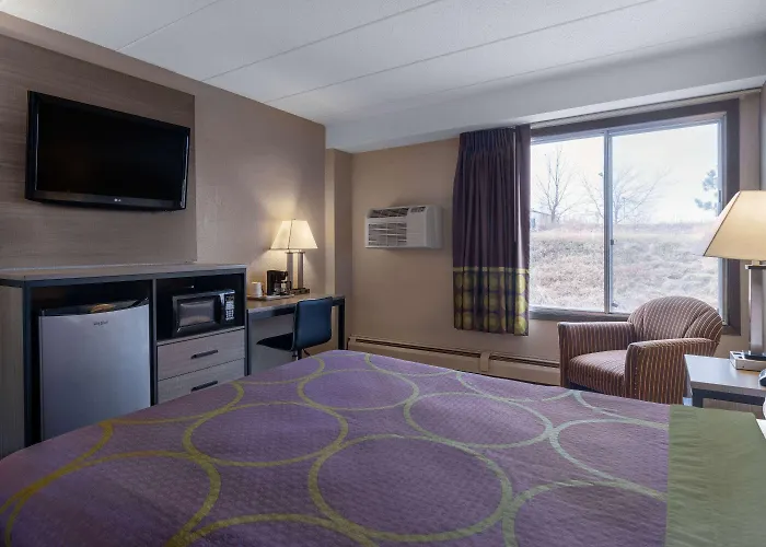 Super 8 By Wyndham Owatonna